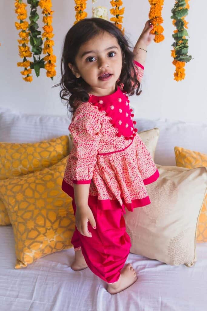 Comprar Conjunto De Pantalón Dhoti Y Angrakha Con Bordado Rosa Tiber Taber Para Niñas En Línea Aza Fashions